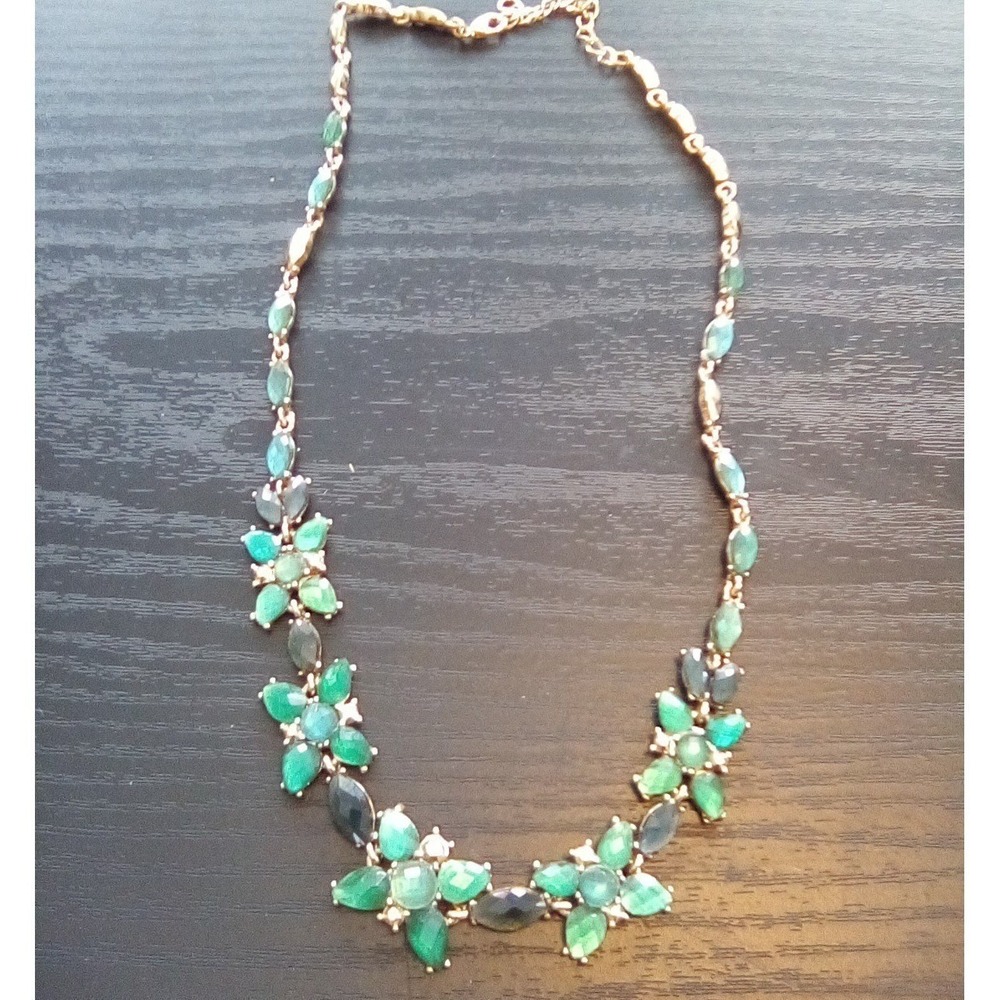 Sparkling Emerald Flower Cluster Necklace Gold Tone Women Statement Jewelry
